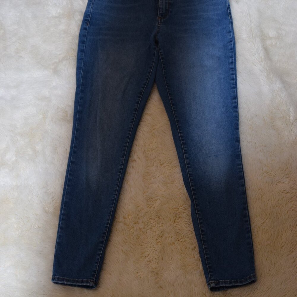 GAP Mid-Rise True Skinny Jeans